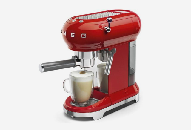 Кавоварка Smeg ECF01RDEU, червона
