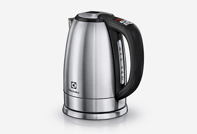 Металевий електрочайник Electrolux